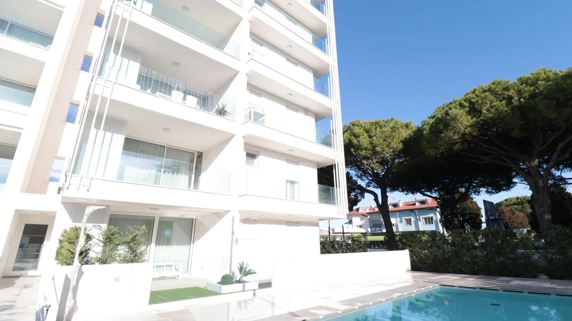 C Palace - Immobiliare Living Lido di Jesolo Lägenhet